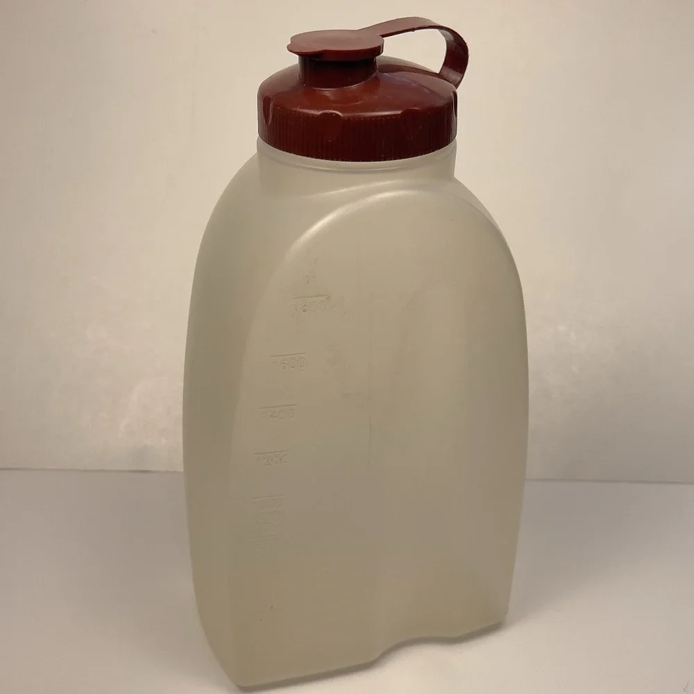 Rubbermaid 2 Quart  Mixer Mate Pitcher w/ Brown Flip‎ Top Lid 64 Ounces